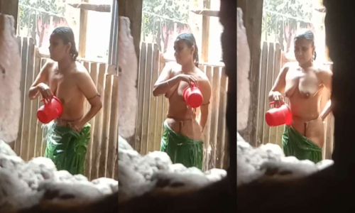 Village Bhabhi Bathing Secretly Captured